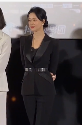 远离格格巫下巴、发面馒头脸，优雅老去才是中年女星最美的状态