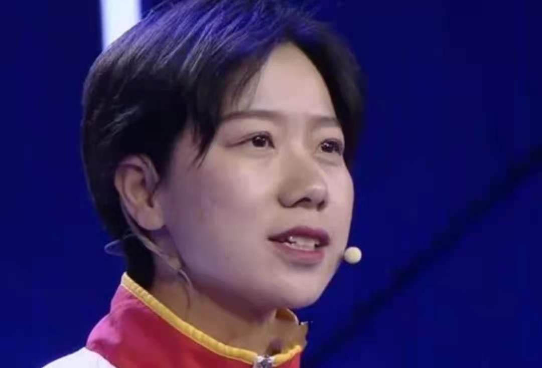 1994年，拾荒老人收养一独臂女弃婴，捡废品供她上学，如今怎样了