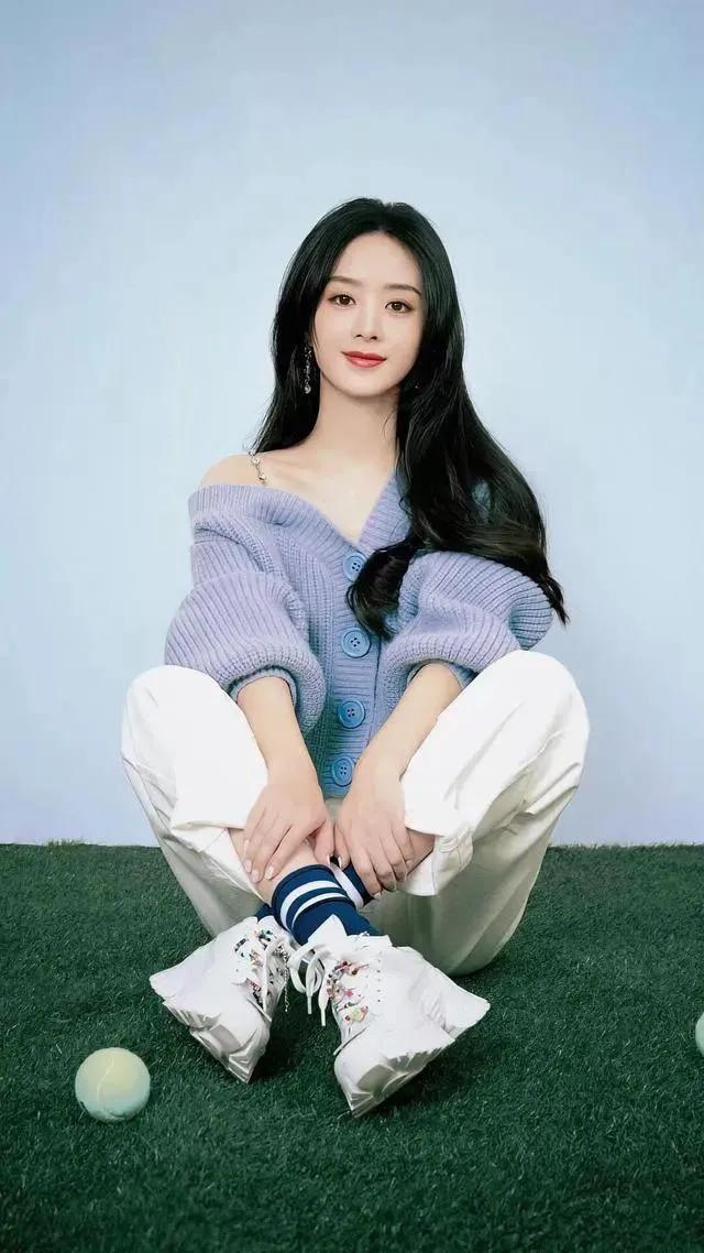 女星赵丽颖—巧笑嫣然，淡妆点缀，瓷肌红唇，漂亮的不像话