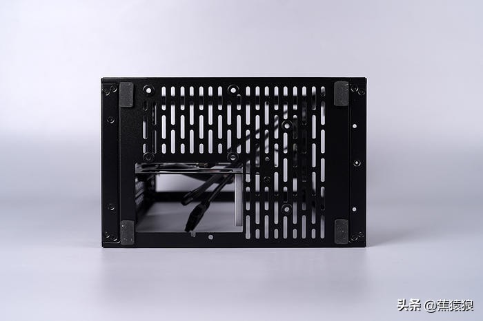 R5 5600X+ RTX 3070 , SSUPD 美味网版 ITX 机箱装机分享