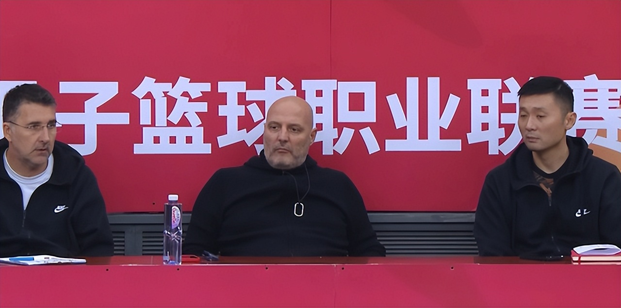 cba評價吳前</h2>

<p>　　對于吳前的好狀態，中國男籃現任主教練喬爾杰維奇給出2星的評價，這也是目前曝光的后衛里面，相對比較高的后衛。</p>

<p>　　<img alt=