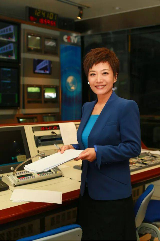 央视主持人贺红梅：事业顺风顺水，如今54岁婚姻状况成谜