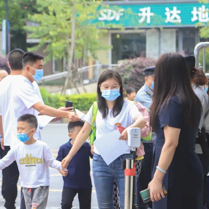 “我和南小零距离”一一记2022春南湖小学幼小衔接主题活动