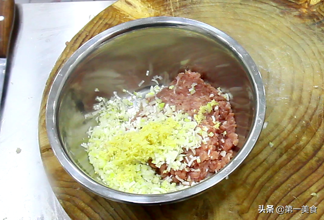 家庭豬肉丸子的做法,家庭豬肉丸子的做法,簡單又好吃