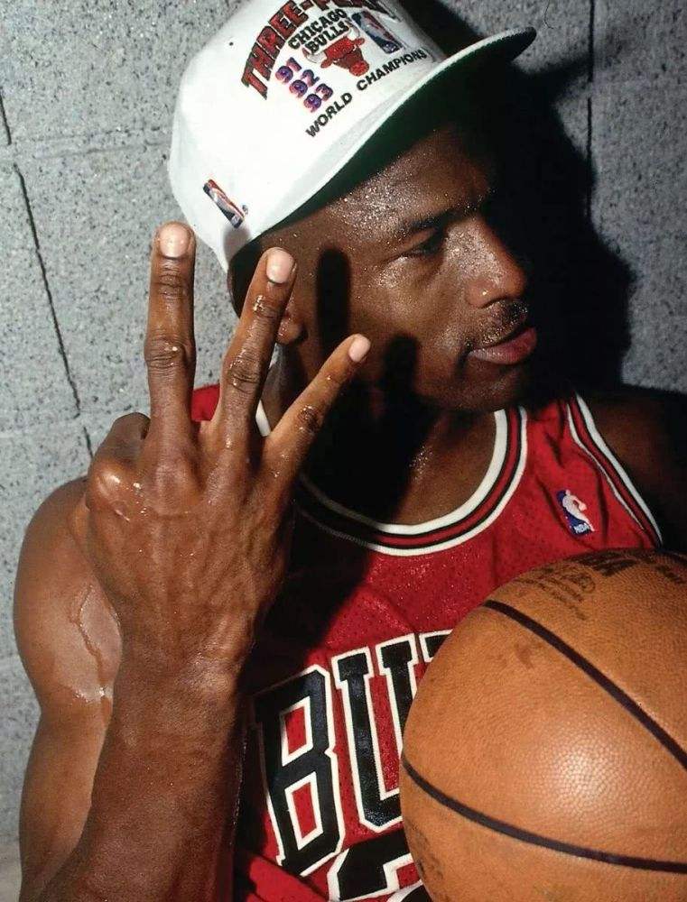 杰弗里·乔丹在nba哪支球队(人物|三次退役两度封神,公认的nba第一人!