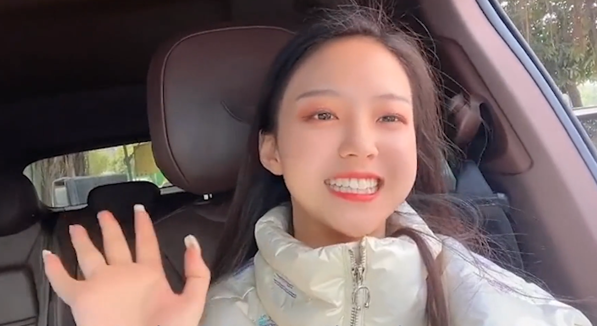 美希：四川23岁女孩大学期间狂赚百万，是团队包装，还是真实故事