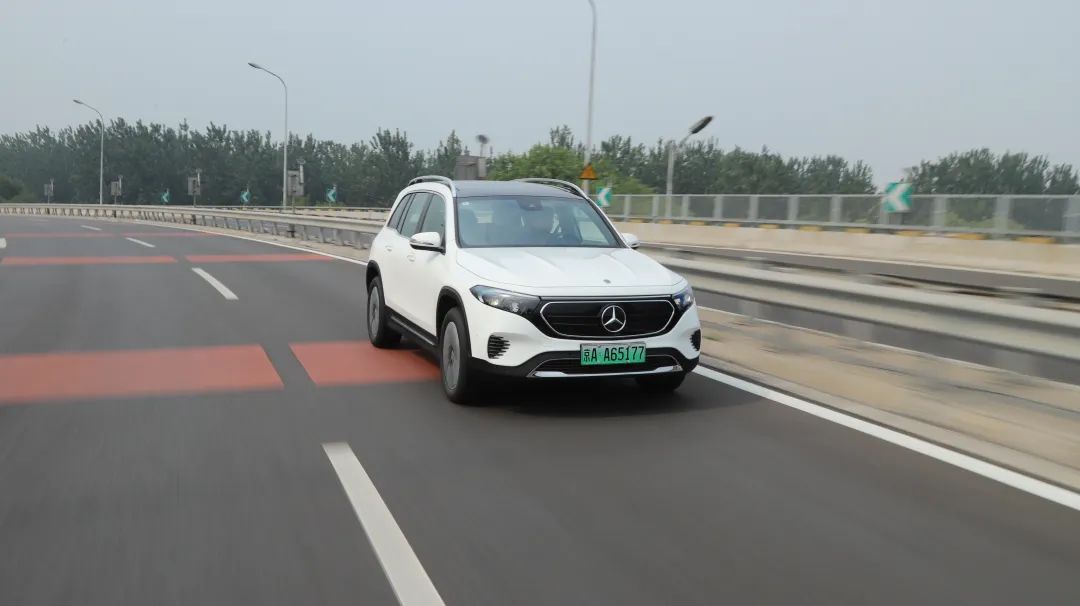 奔驰新能源(奔驰EQB：豪华品牌SUV，纯电续航600km！优惠后20多万就能买？)