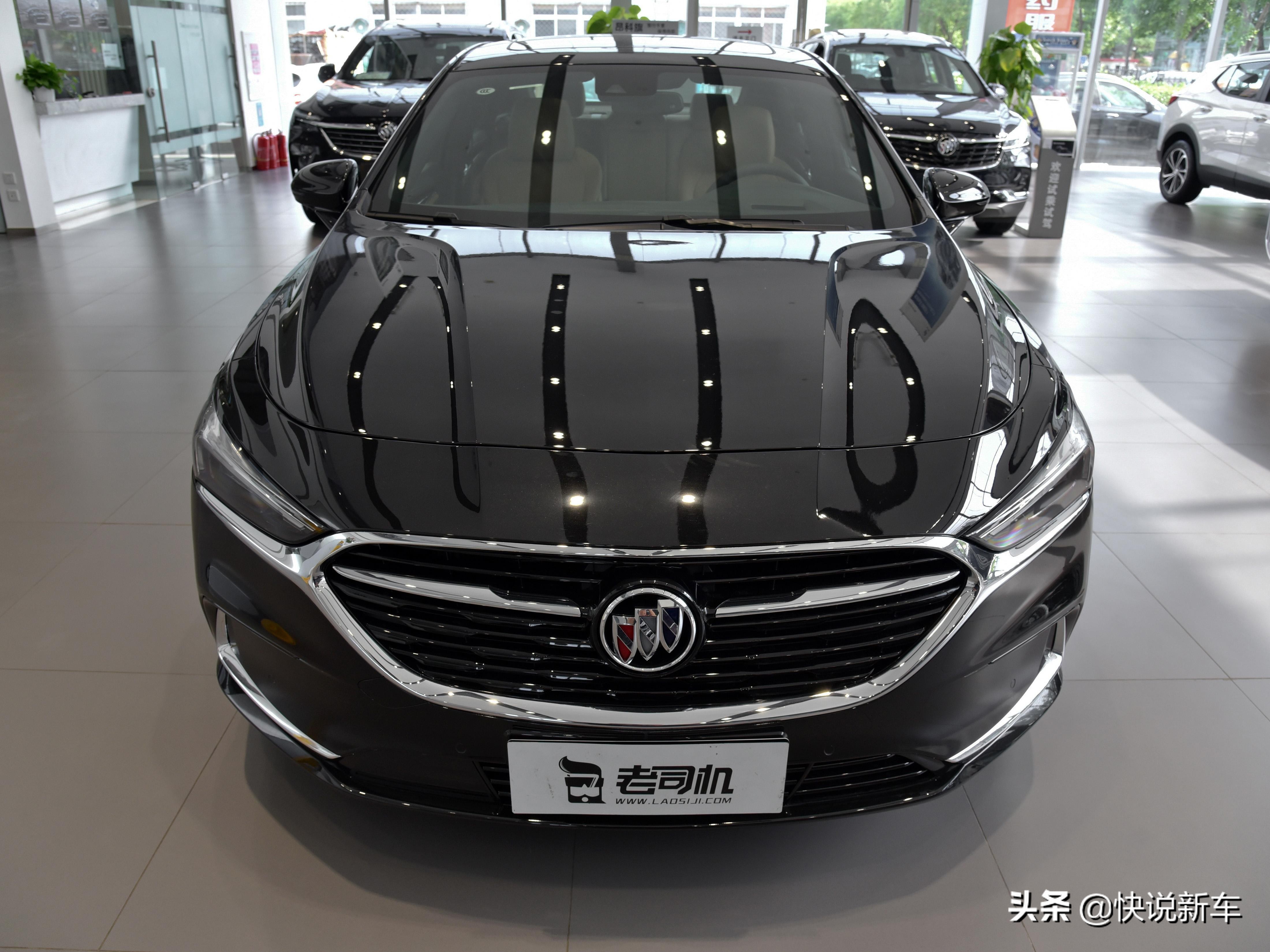 综合油耗6.9L/100km，大气稳健，内饰豪华，实拍君越