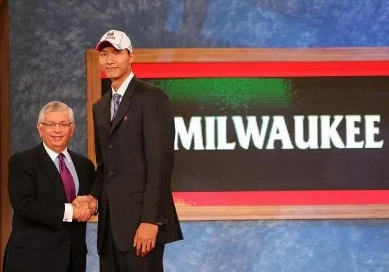 中国球员有哪些参加nba选秀（中国男篮NBA选秀史，8名球员被选中，姚明独一档，谁会是第9个？）