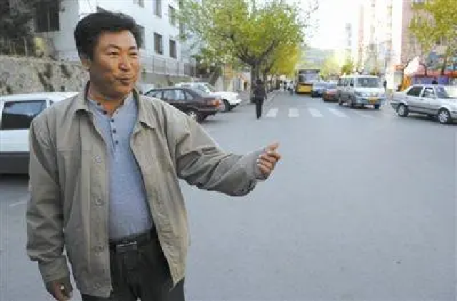 2011年大连32岁交警被人当街打死，打人者有钱有势，结局如何？