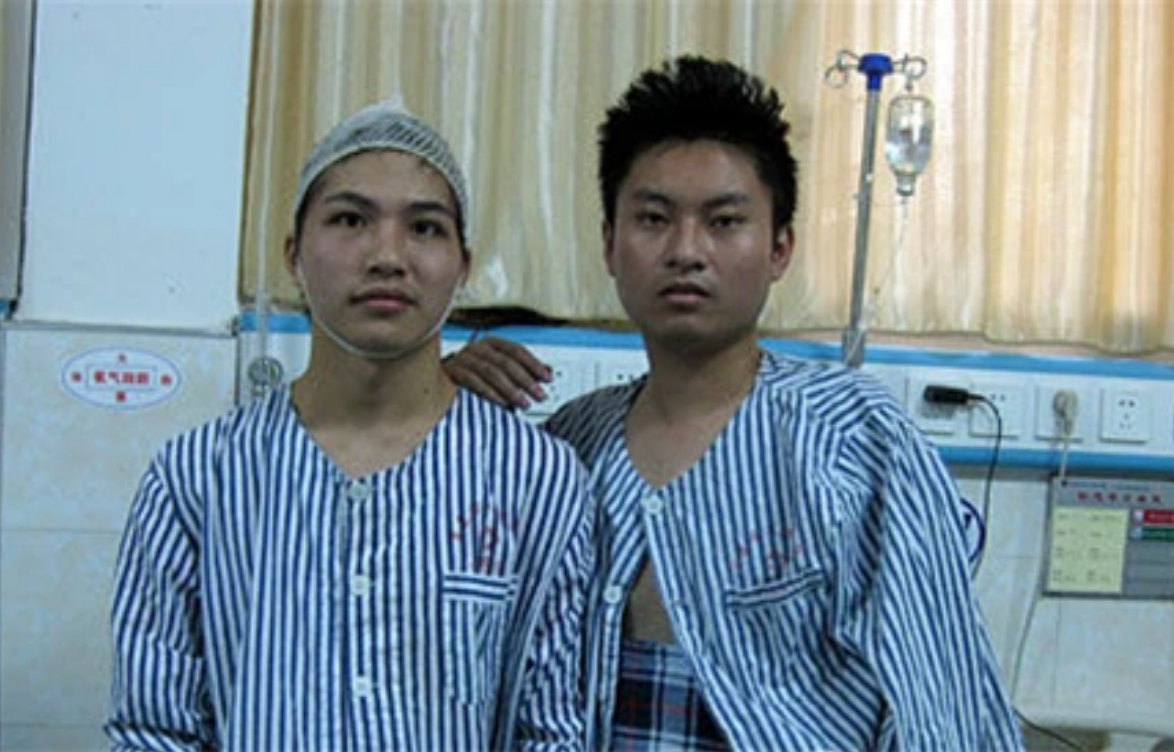 2014年，两名“夺刀少年”救下全车人后错过高考，后来怎么样了？