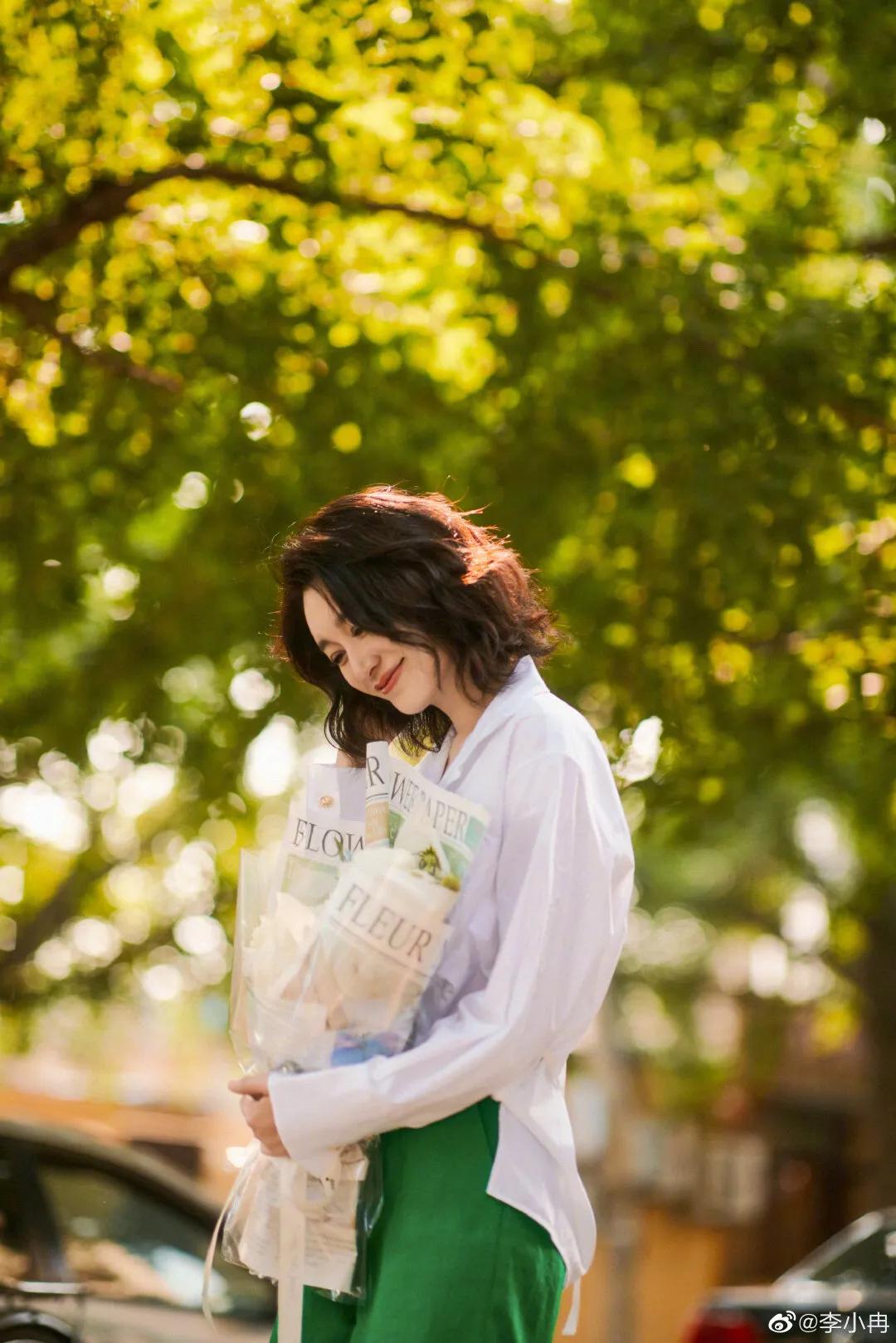李小冉浪漫文艺风大片，温柔气质似少女