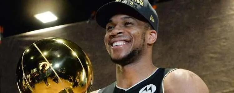 nba都有哪些传奇人物(NBA75周年：76位篮球传奇人物排名)