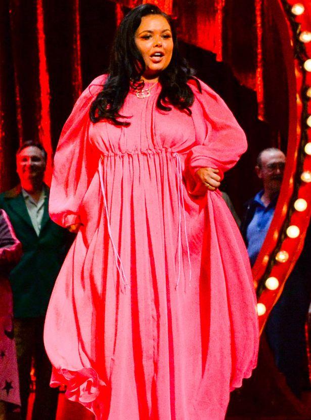 英国女星减肥40斤后又胖回去，坦言曾节食到崩溃，还是胖点更开心