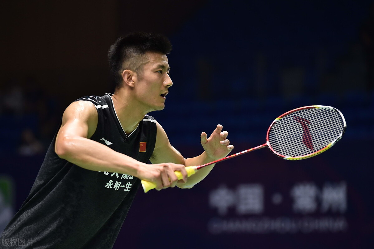 2013年7月,马来西亚羽毛球运动员陈文宏与队友李宗伟在进行新球拍速度