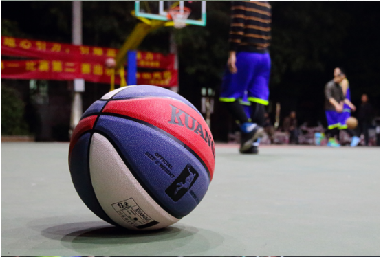 便宜又好用的篮球推荐（训练篮球怎么选择-狂迷防滑训练篮球）