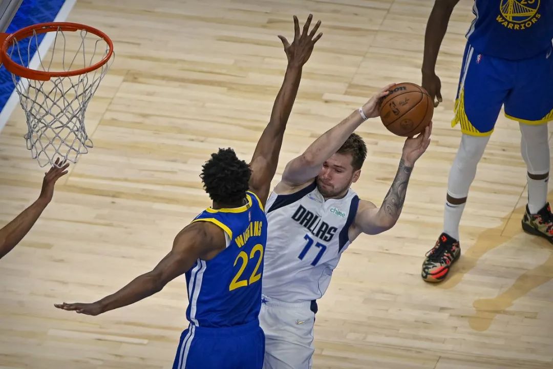 nba勇士對獨行俠（勇士最多落后29分首負獨行俠，但科爾說有的事比輸球重要得多）