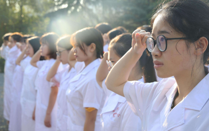 医学专业前景排行榜出炉，临床医学被挤出前三，榜首就业面很广