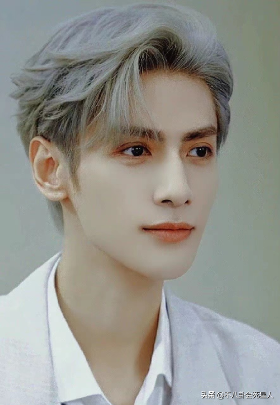 单看脸惊艳帅气，一看全身就秒垮掉，这些男星被身高害惨了