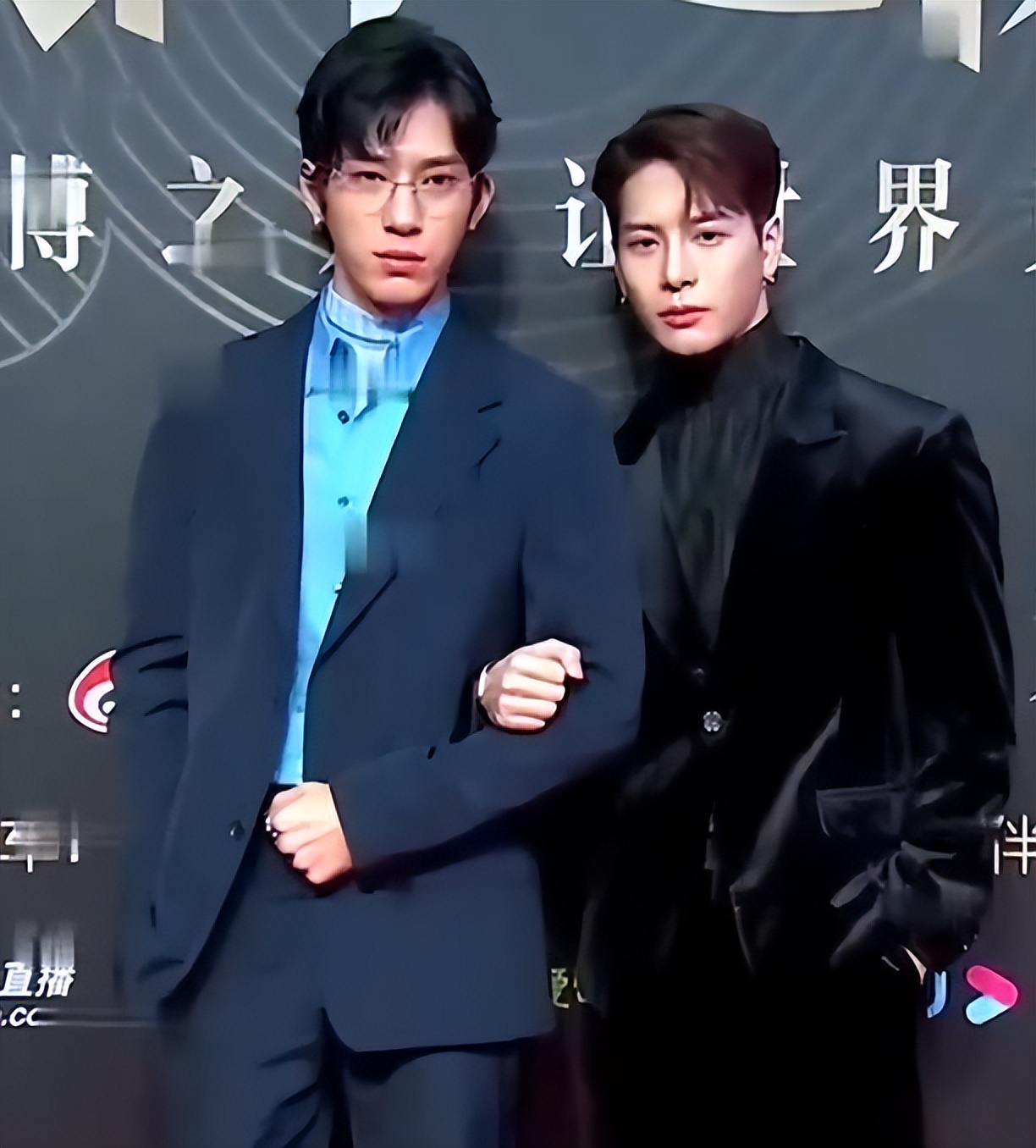 男明星在红毯上作的“怪”，穿丑衣、爱作妖，风头出尽