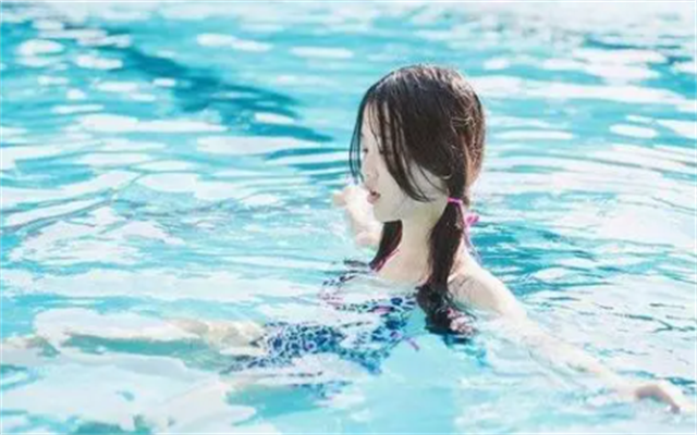 1983年，一女子同时交往18名男友被判“流氓罪”，执行死刑