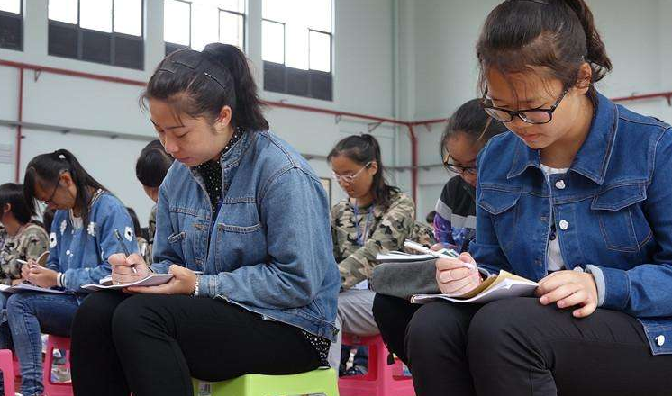 满大街都是985毕业生？但按照事实证明，大专学历才是社会主体