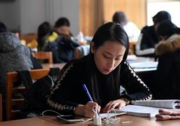 一优秀专科生应聘时遇冷，专科生到底算不算大学生？官方给出解释