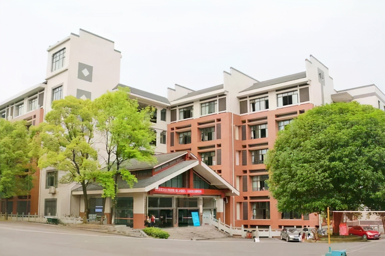 湖南这所大学，深居山区，名声在外，虽是双非，靠实力“出圈”