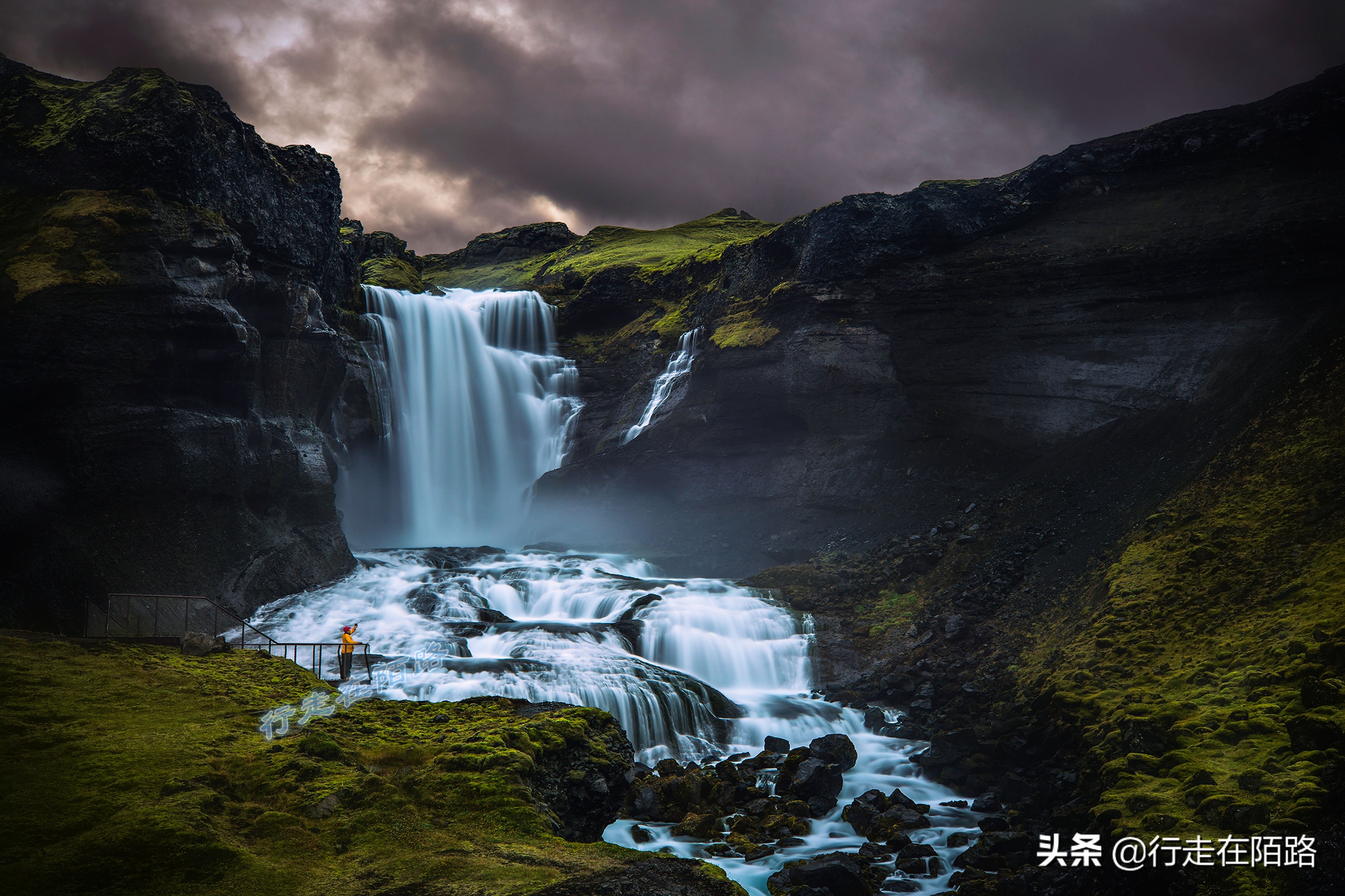 世界杯夏天旅游(冰岛自驾游（下）：看极光吃北极龙虾，火山温泉洞里能泡澡)