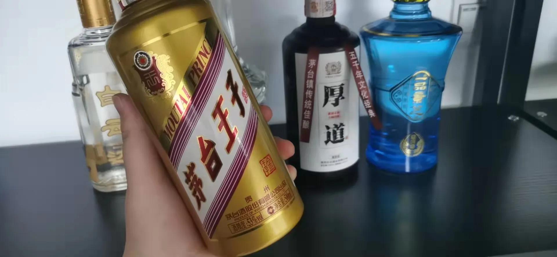 山東大哥曬過年喝的白酒,朋友圈引熱議,酒友:一看就是好酒的人