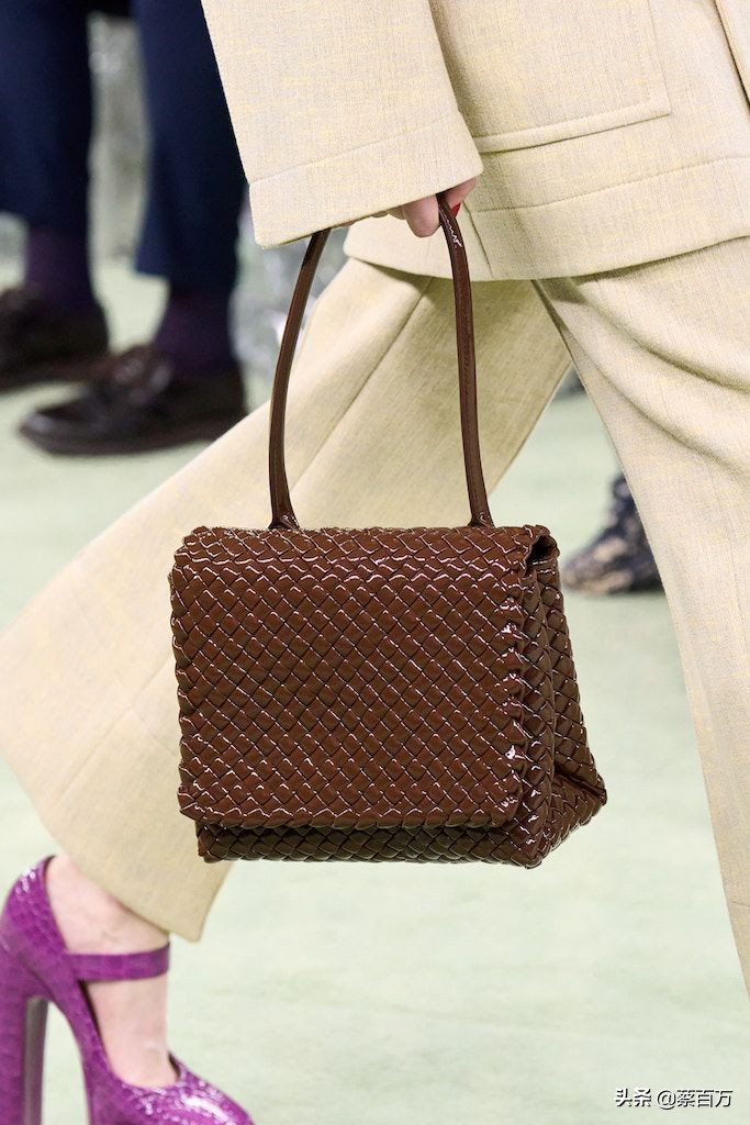 这个品牌提价，6万元一个包包，它真的够格拼上香奈儿、爱马仕？