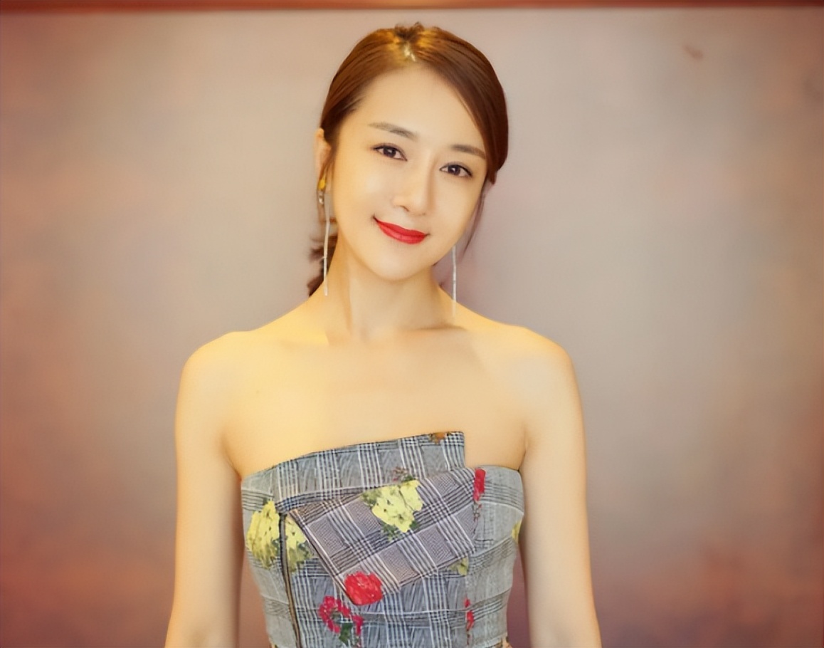 42岁叶璇近照曝光，模样大变嘴歪锥子脸，还撞脸多位女星