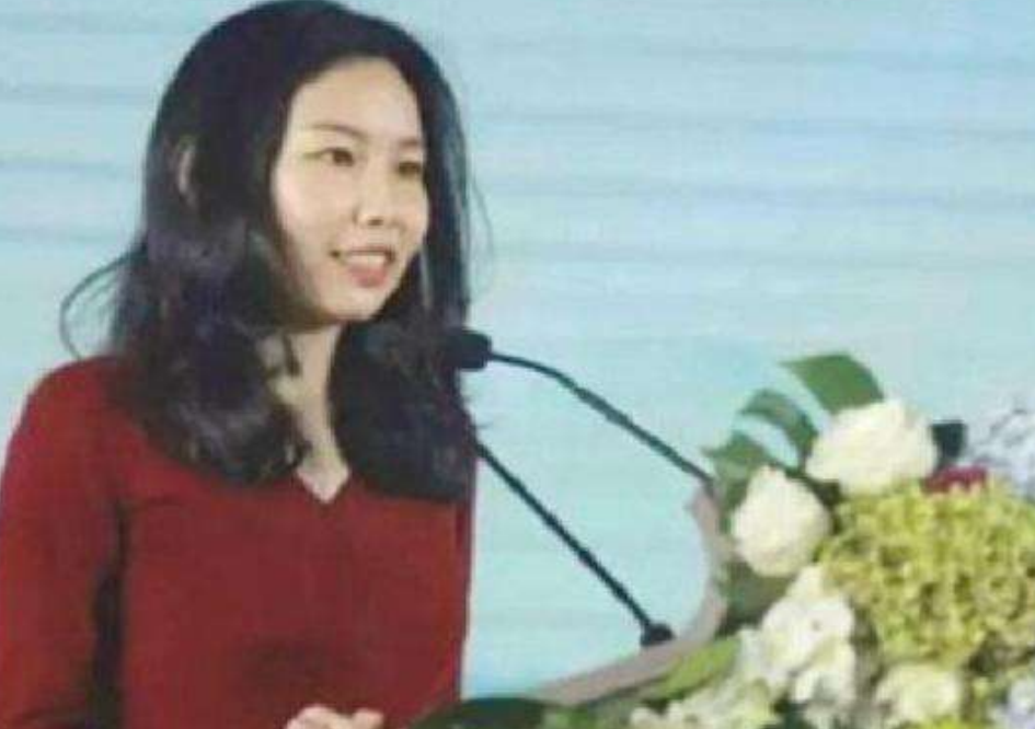 90后富三代美女：23岁继承千亿资产，和苏宁太子订婚，人生赢家