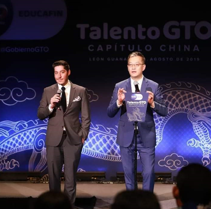 被一枚硬币骗到中国，国外富二代将计就计 学习电商回国帮贫民致富