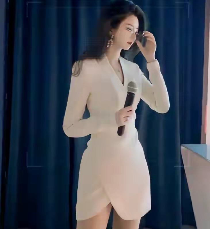 上海美女老师走红，师媛再惹争议！漂亮点怎么了？这次我站老师