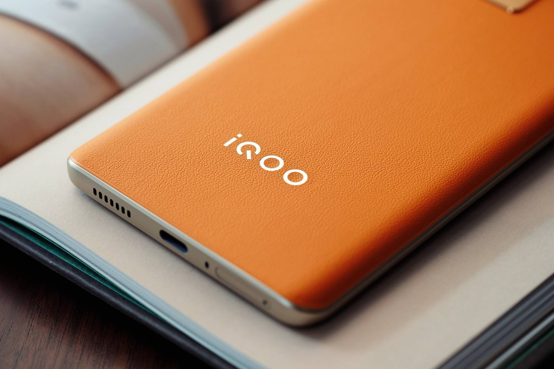 iQOO Neo 6主观体验：一面游戏，一面文艺