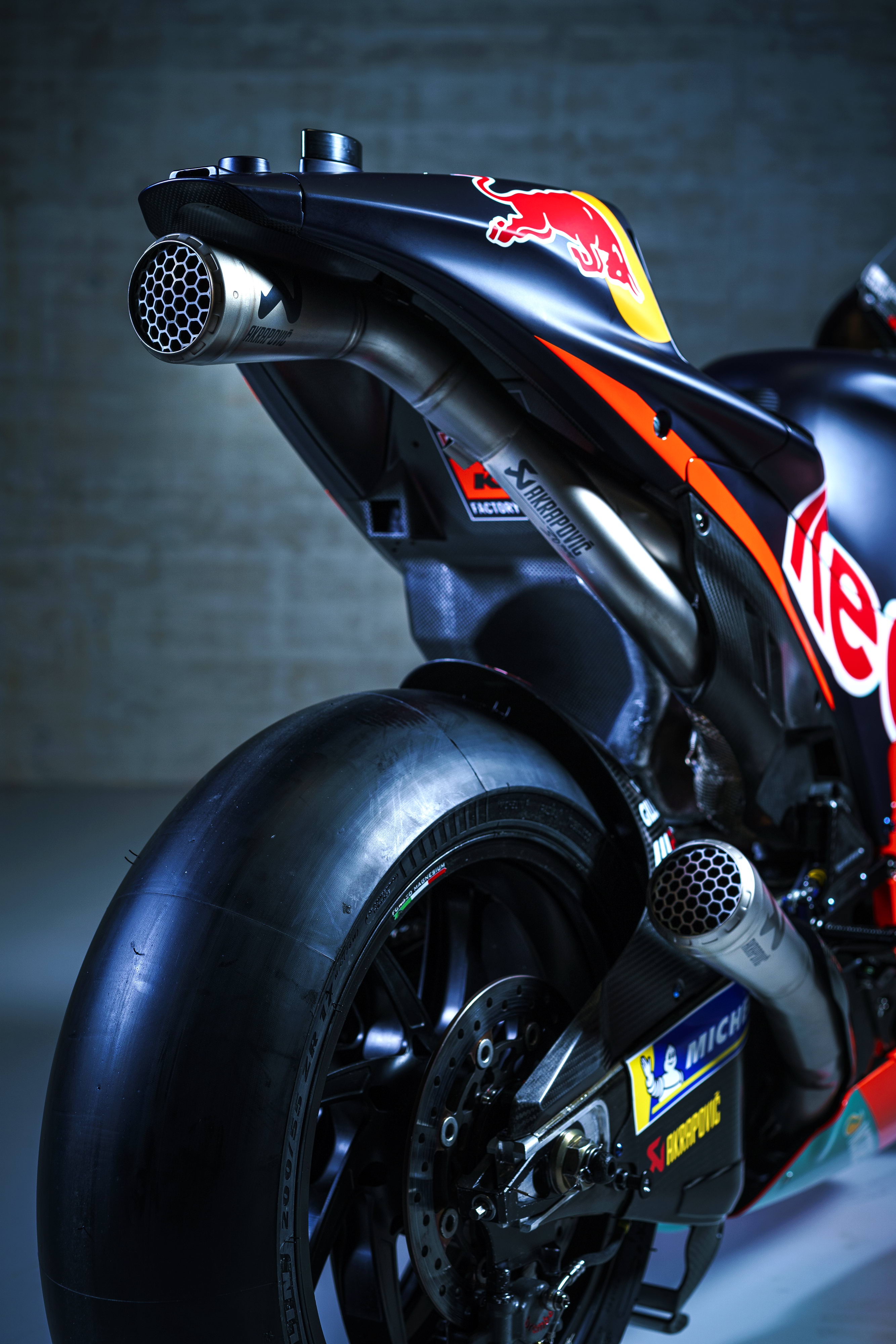 赛车rc比赛(MotoGP 2022：KTM MotoGP 红牛车队的 RC16 赛车)