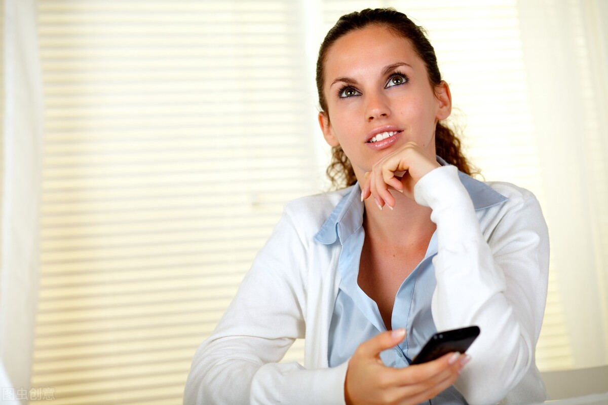 工作5年，我月薪6000，我的助理月薪9000，我要离职吗？