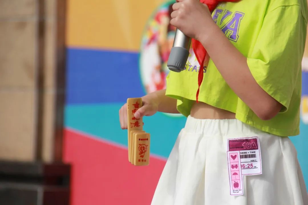 双流区九江小学举行“争做绿色低碳AI小达人”环保主题升旗仪式