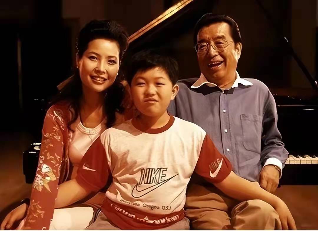 李双江和蒋英 蒋英与李双江合照-春风号