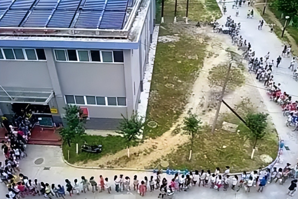 上海理工大学出现“怪”事，男生进女生浴室洗澡拍照？校方回应了