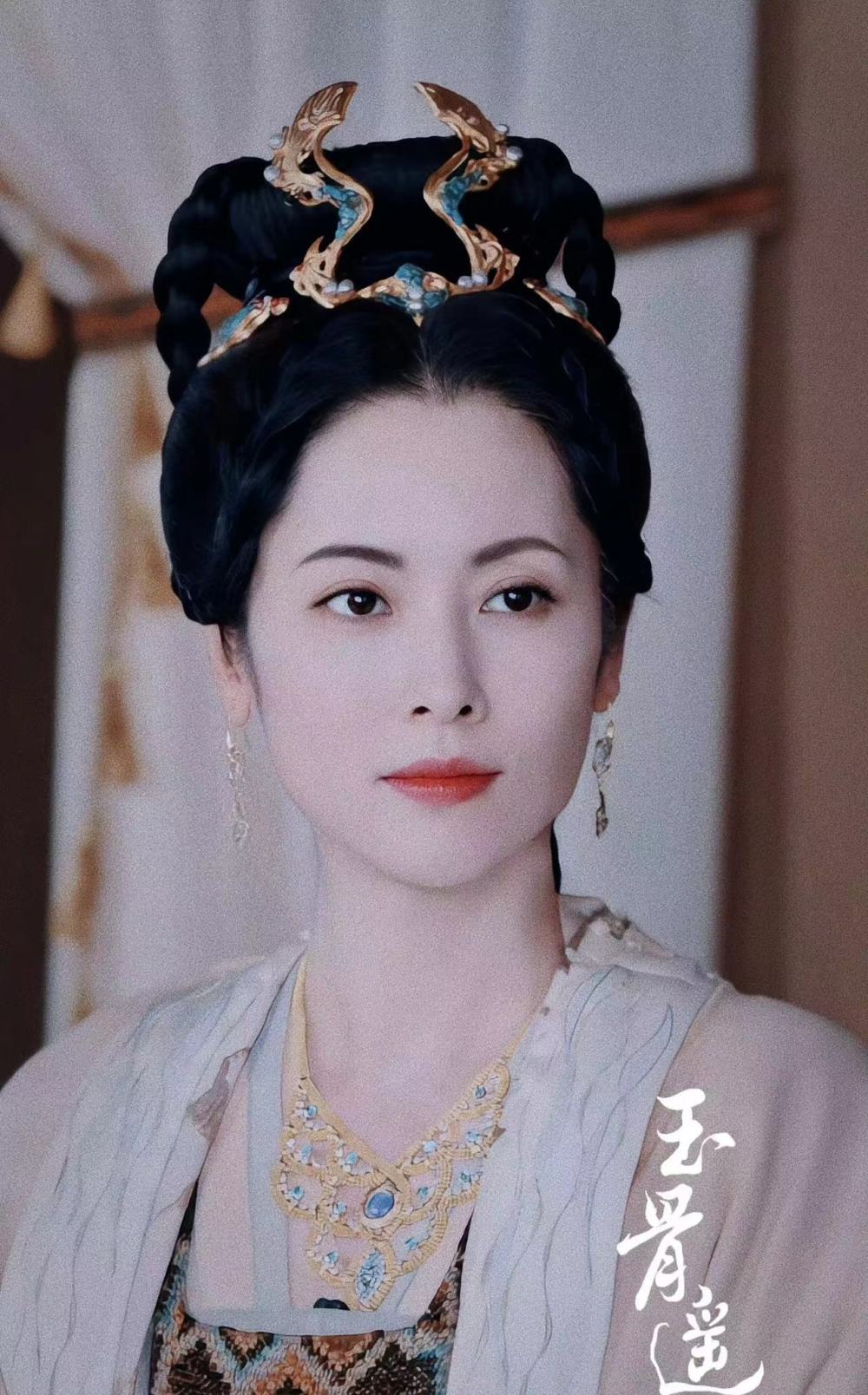 41岁结婚生子,44岁与丈夫对簿公堂离婚,被骂同性恋的她现如何?