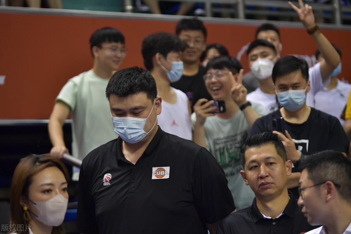 姚明為什么能進nba（看了姚明當年的選秀之路，才知道什么叫做“獅子大開口”）