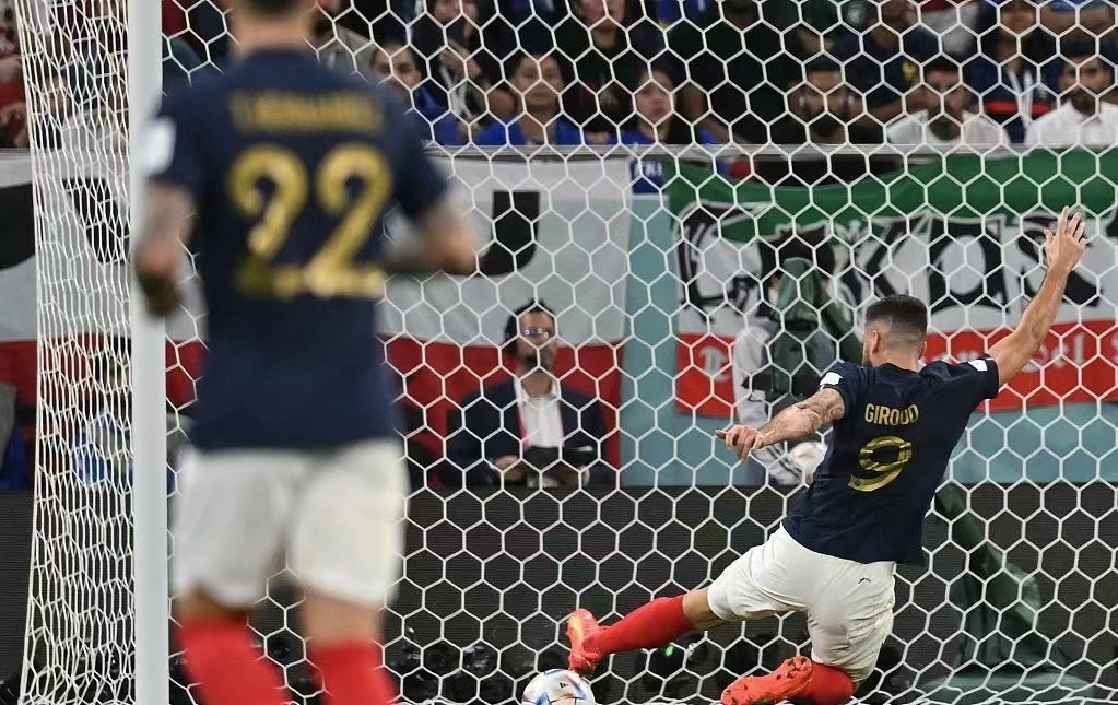 法国3-1淘汰波兰晋级！吉鲁低射破门，姆巴佩梅开二度破多项纪录