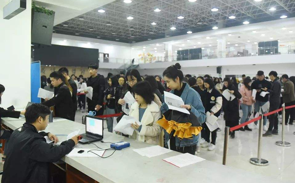 22年研究生迎来“新改变”，学年制或延长至4年，学生看法不一