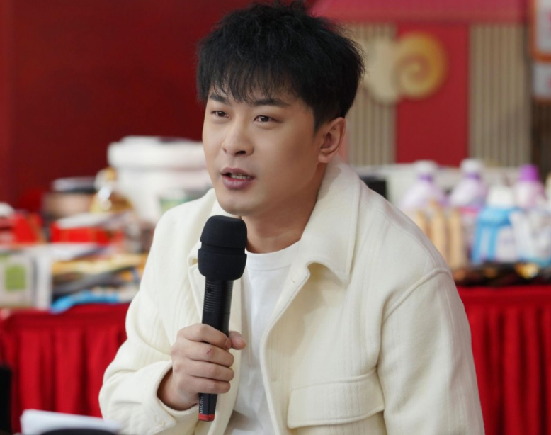 情感主播清河李哥,直播间公然叫嚣辛巴,嘲讽对方"抛妻弃子"