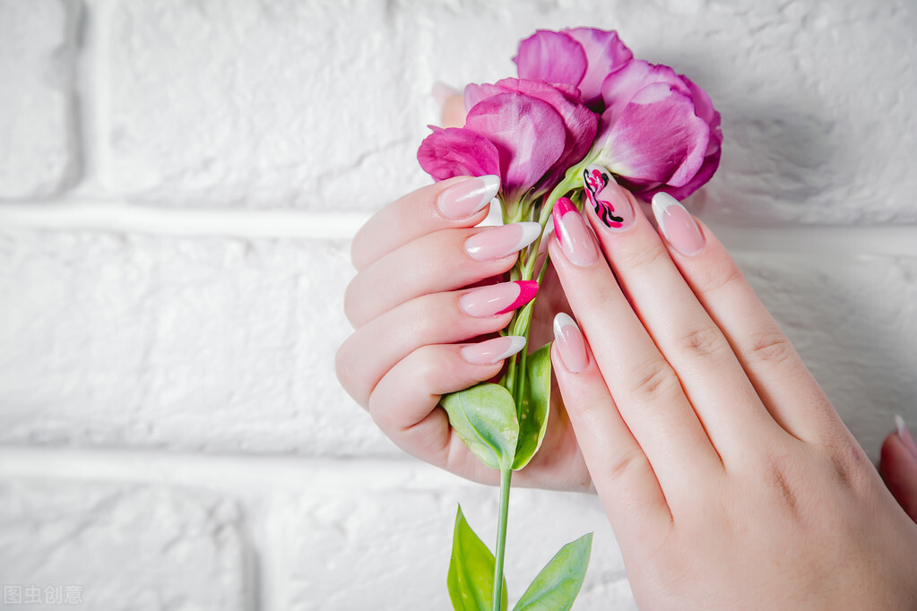 纤纤玉手,暗抛红豆,尽君今日欢