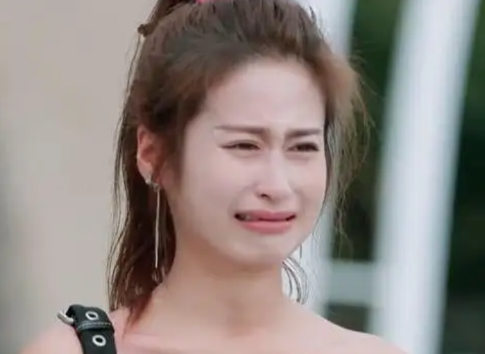 明星“装熟”被打脸有多尬？被保镖“叉出”、台上撕脸，尬到抠地