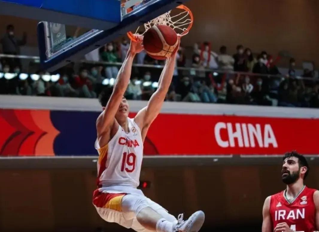 NBL和cba哪个水平高（男篮国际水平的仅有6人，吴前崔永熙最有默契，2米13巨头实至名归）