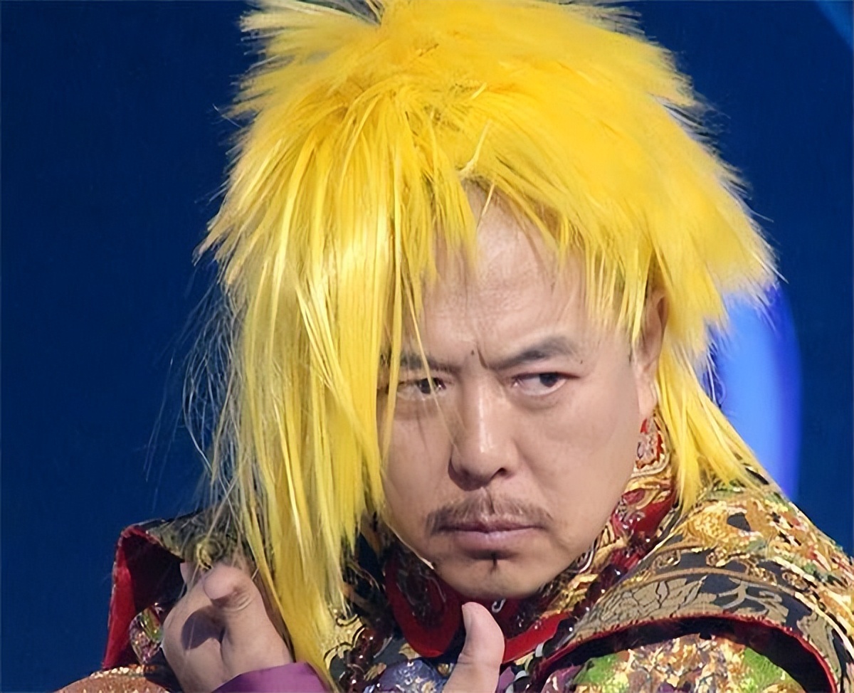 “皇帝专业户”张铁林：改国籍，字画卖十万，痴恋女学生不负责